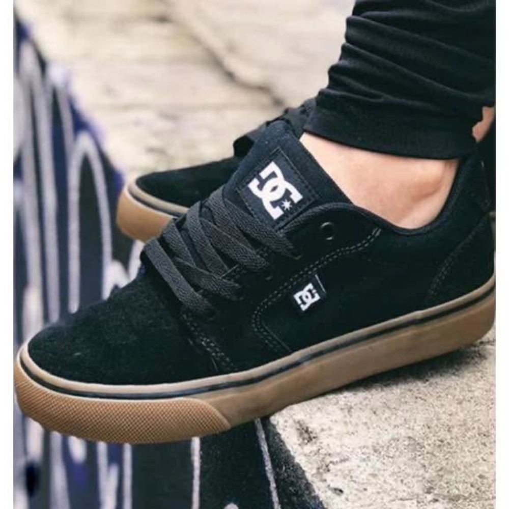BRAND NEW men dc DC anvil skate shoes size US 8 / 8.5 / 9 / 13